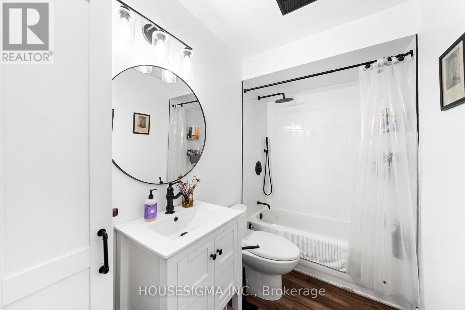 210 - 1375 Dupont Street, Toronto, Ontario  M6H 4J8 - Photo 10 - W12420331