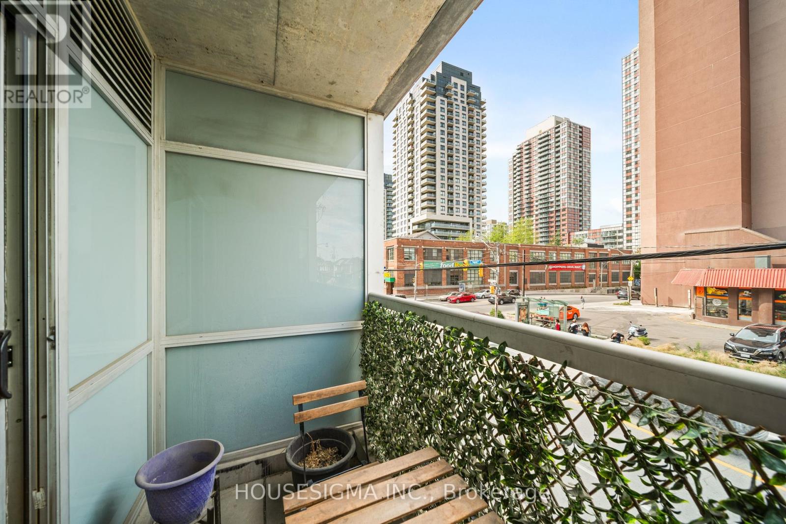 210 - 1375 Dupont Street, Toronto, Ontario  M6H 4J8 - Photo 13 - W12420331