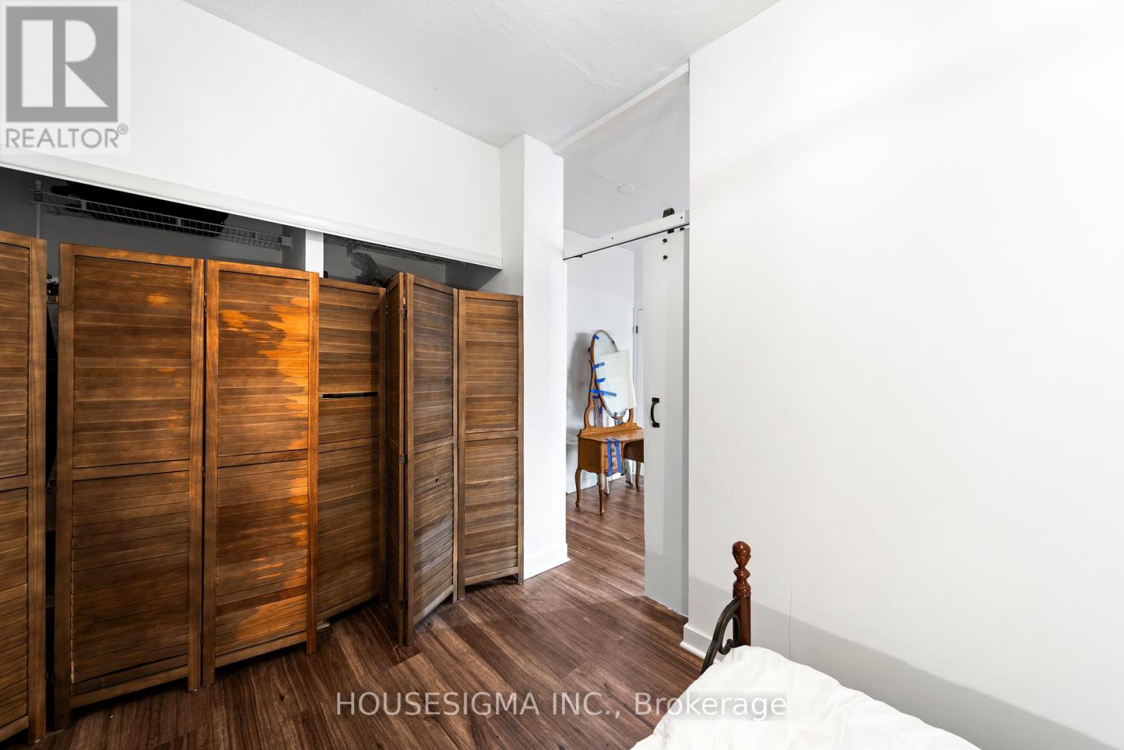 210 - 1375 Dupont Street, Toronto, Ontario  M6H 4J8 - Photo 8 - W12420331