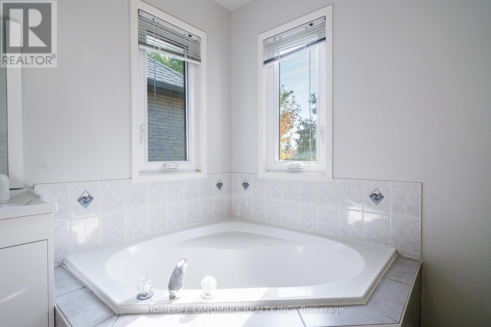 1266 Brillinger Street, Oakville, Ontario  L6M 3S5 - Photo 30 - W12420339