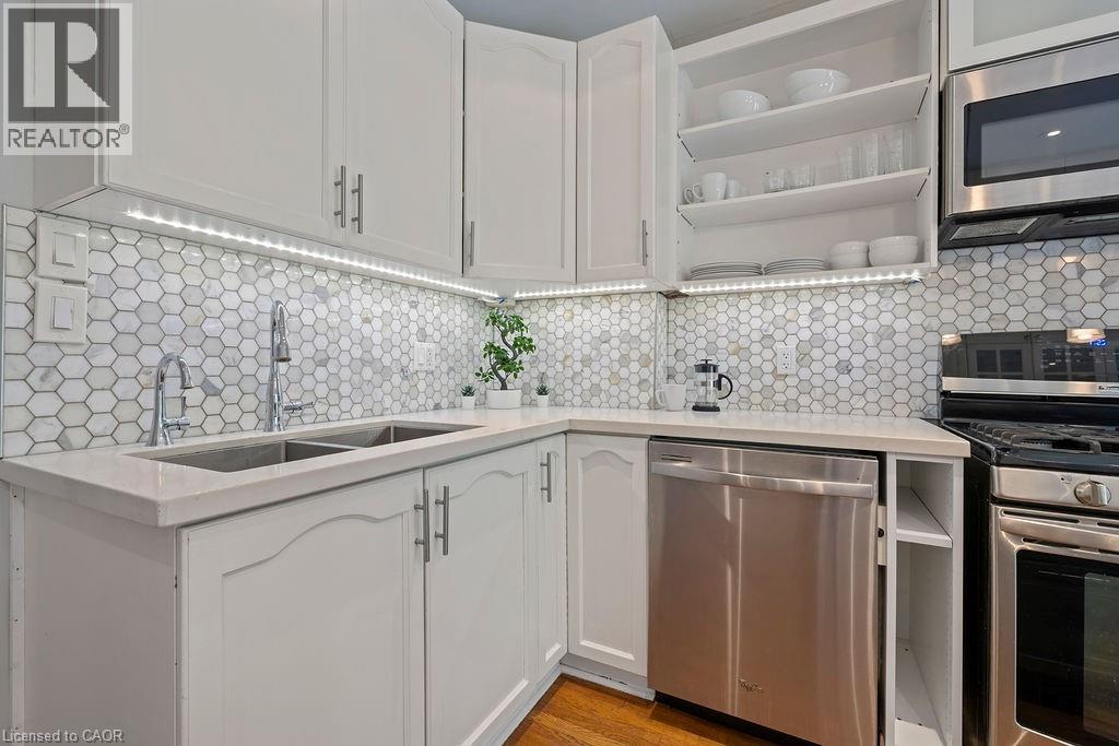 406 Margueretta Street, Toronto, Ontario  M6H 3S5 - Photo 13 - 40772434