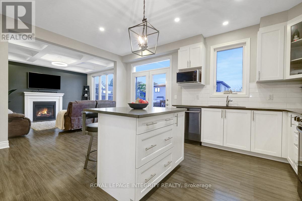 547 Parade Drive, Ottawa, Ontario  K2S 0X8 - Photo 13 - X12420354