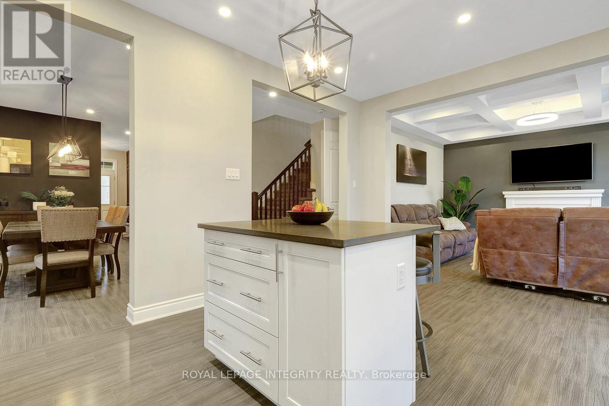 547 Parade Drive, Ottawa, Ontario  K2S 0X8 - Photo 17 - X12420354