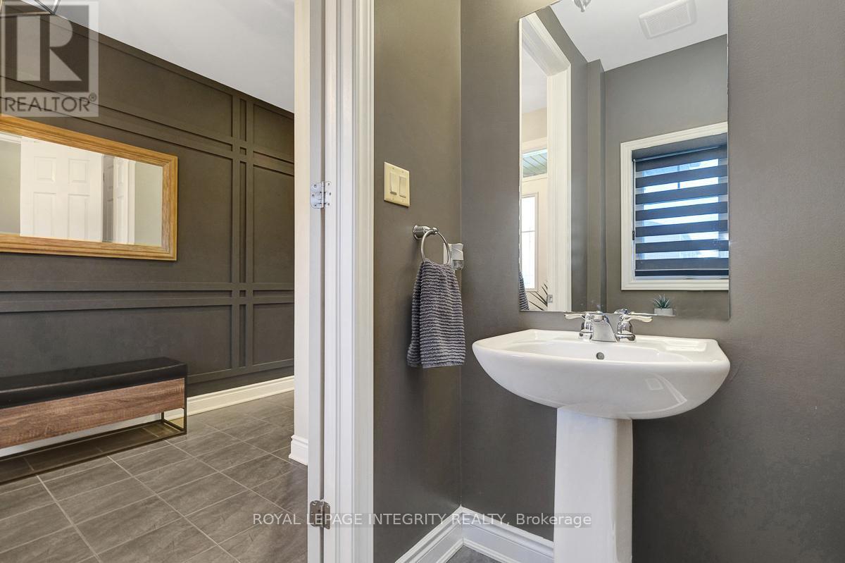 547 Parade Drive, Ottawa, Ontario  K2S 0X8 - Photo 20 - X12420354