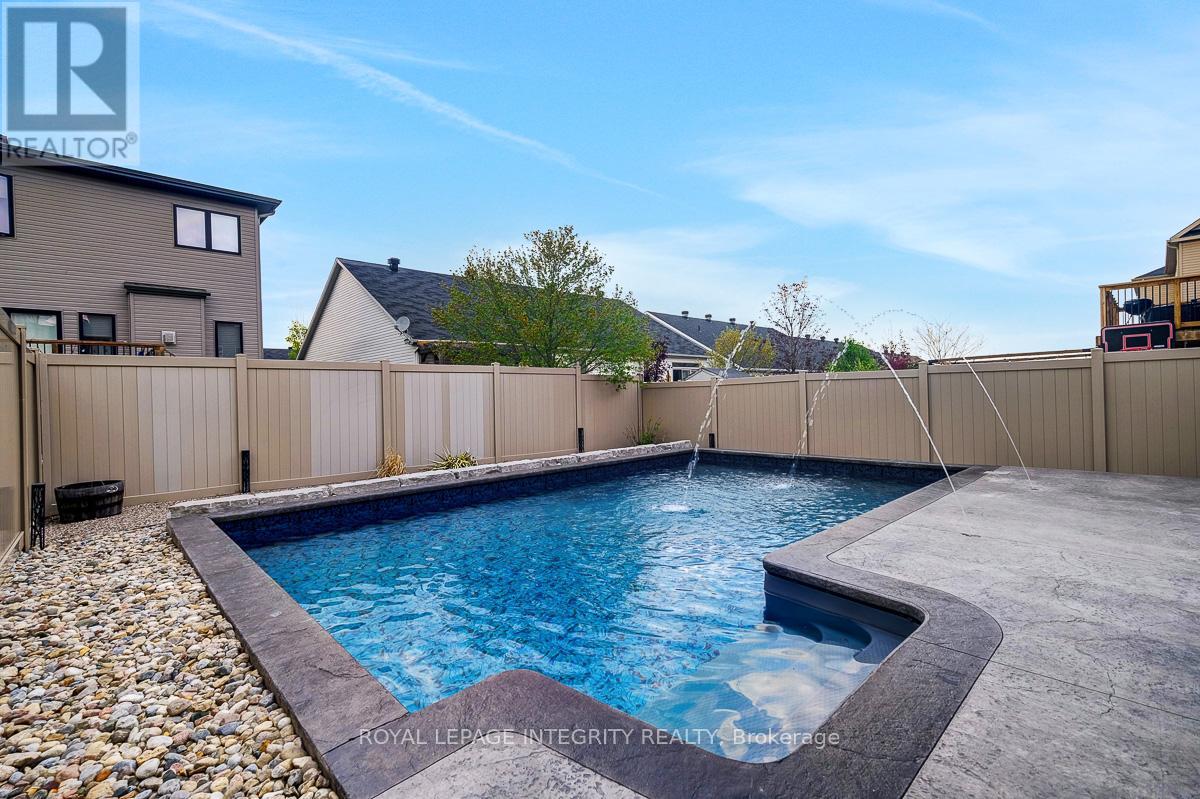 547 Parade Drive, Ottawa, Ontario  K2S 0X8 - Photo 37 - X12420354