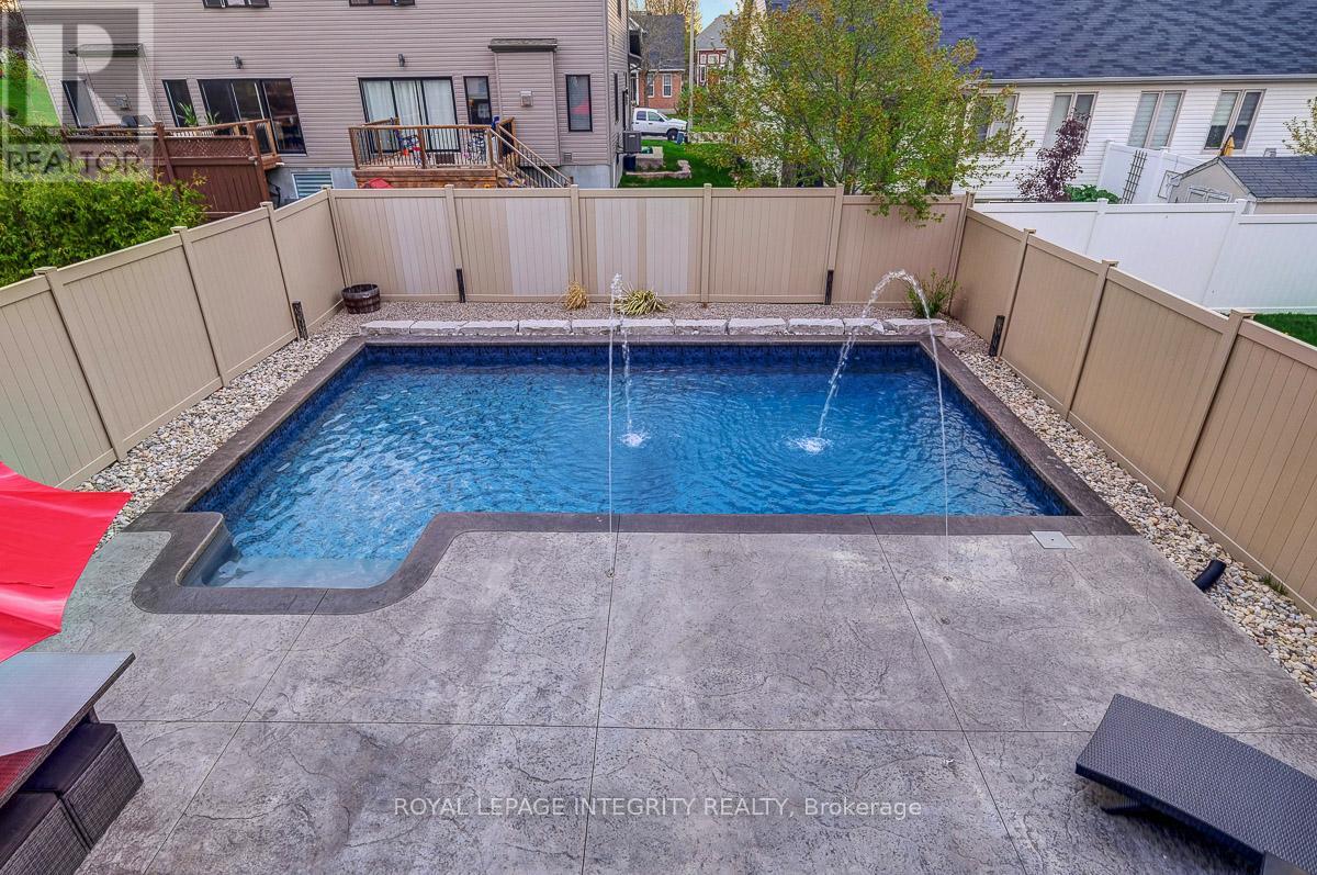 547 Parade Drive, Ottawa, Ontario  K2S 0X8 - Photo 42 - X12420354
