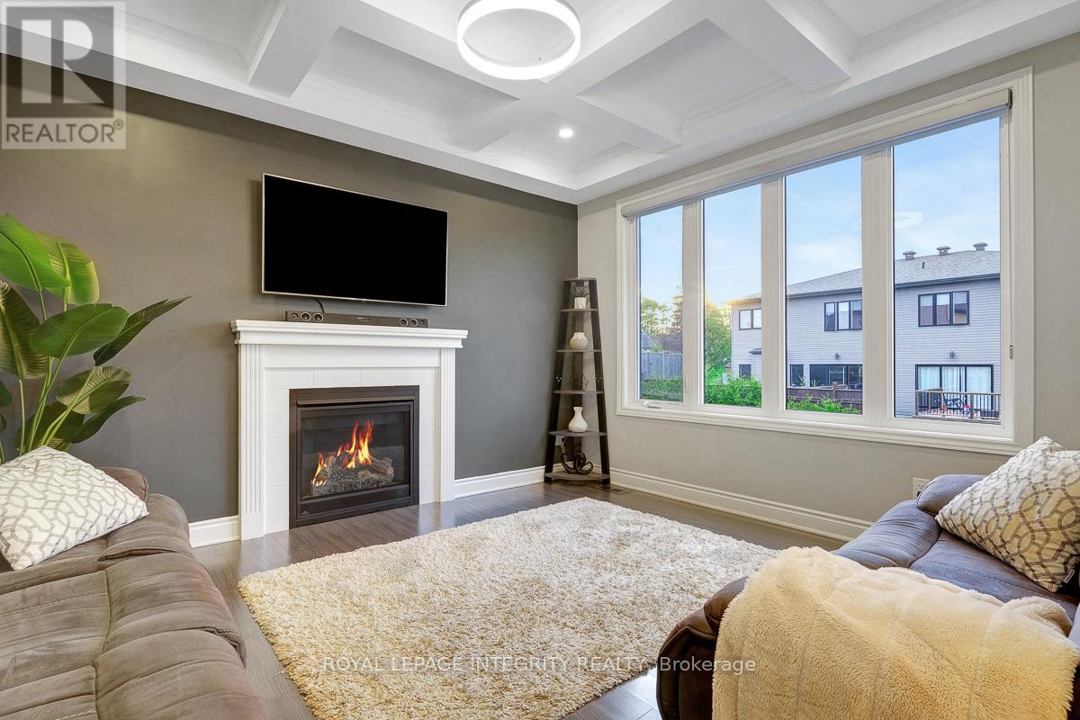 547 Parade Drive, Ottawa, Ontario  K2S 0X8 - Photo 5 - X12420354