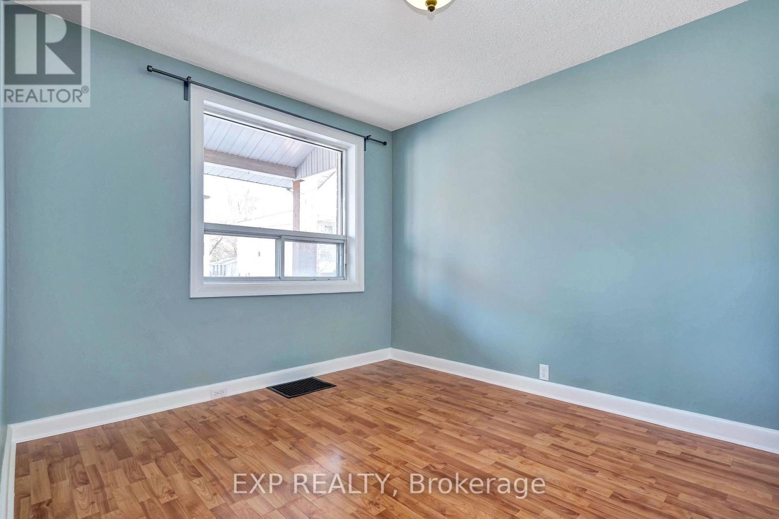 566 Kirkwood Avenue, Ottawa, Ontario  K1Z 5X4 - Photo 10 - X12420375