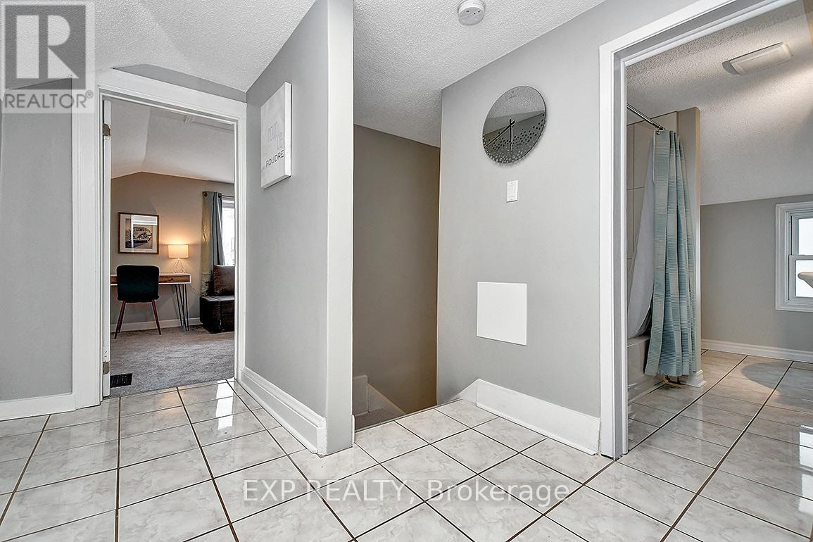 566 Kirkwood Avenue, Ottawa, Ontario  K1Z 5X4 - Photo 12 - X12420375