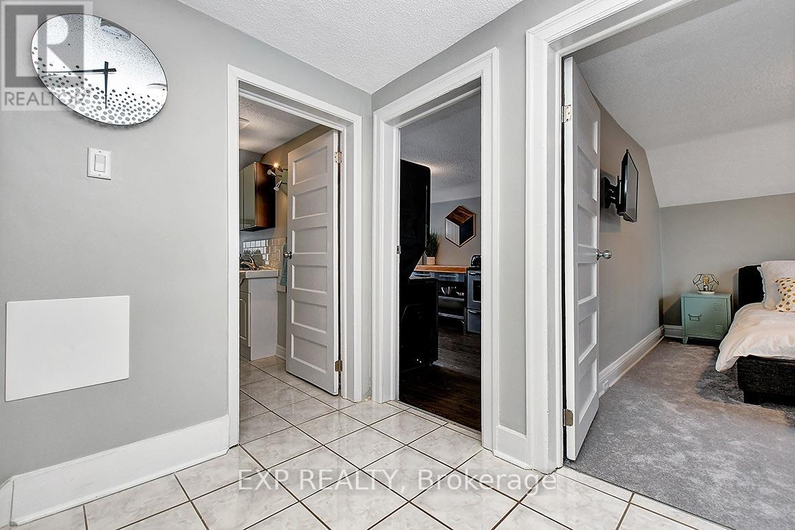 566 Kirkwood Avenue, Ottawa, Ontario  K1Z 5X4 - Photo 13 - X12420375