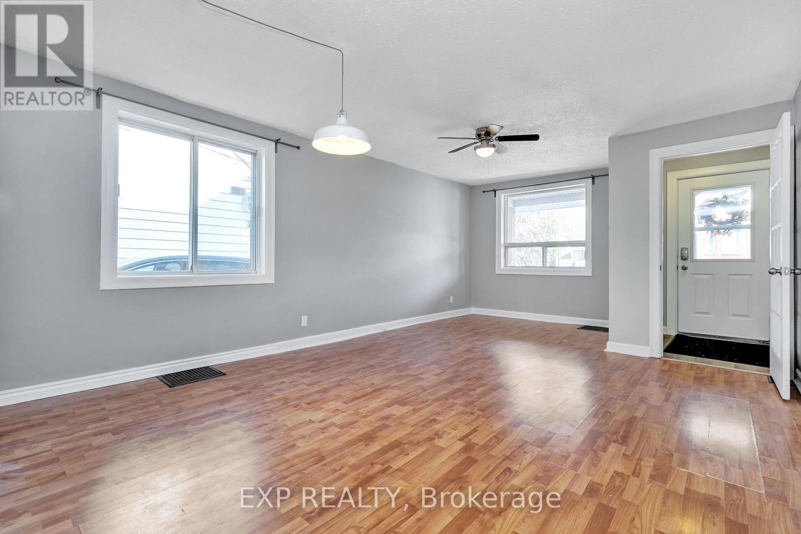 566 Kirkwood Avenue, Ottawa, Ontario  K1Z 5X4 - Photo 3 - X12420375