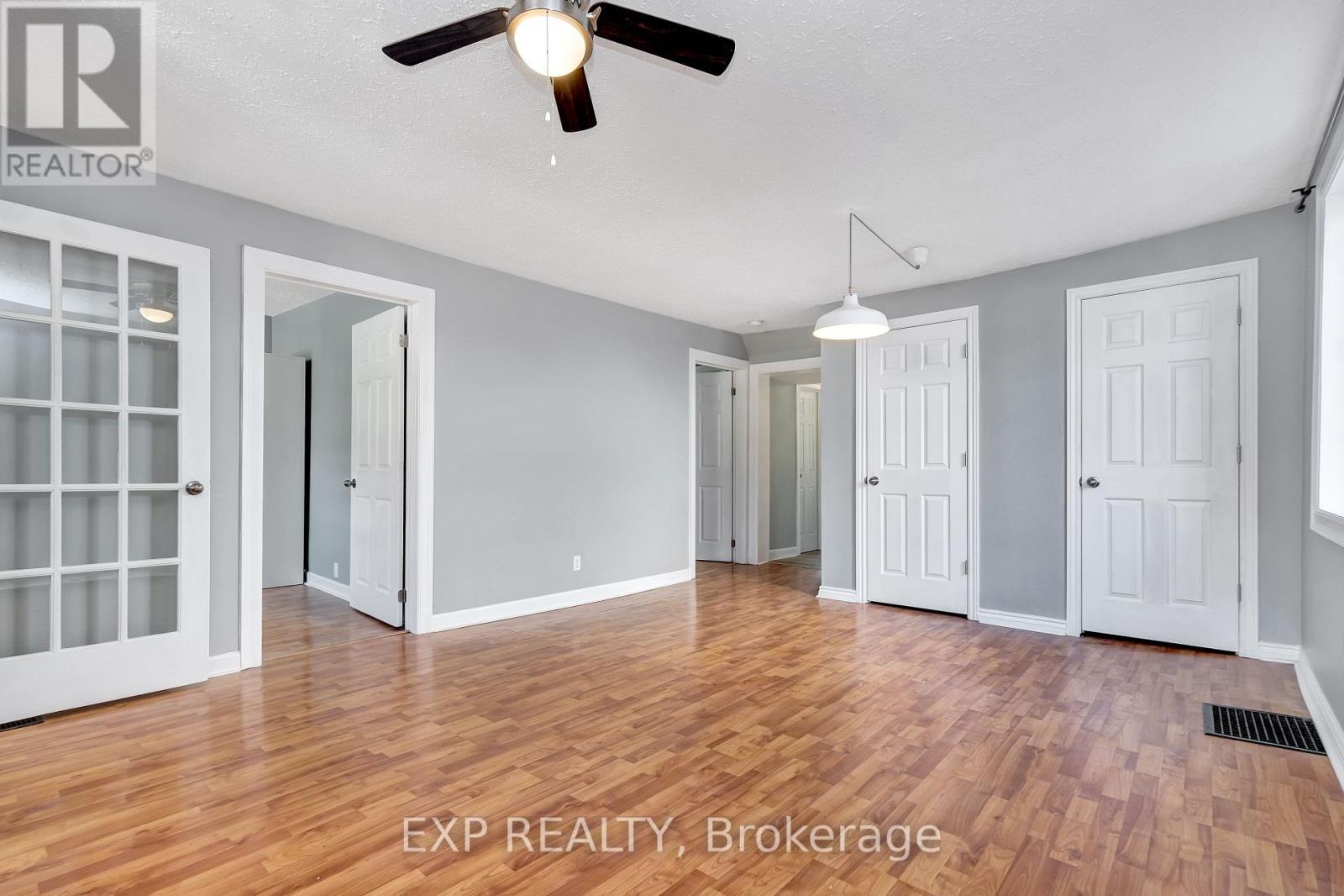 566 Kirkwood Avenue, Ottawa, Ontario  K1Z 5X4 - Photo 5 - X12420375