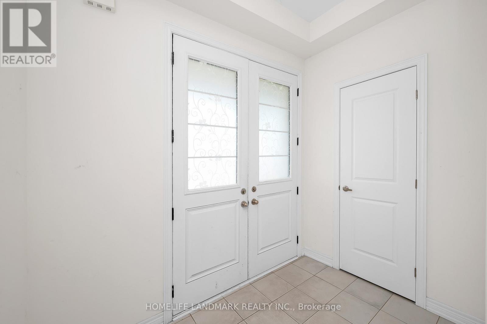8 Dougherty Court, Hamilton, Ontario  L9K 0H7 - Photo 4 - X12420372