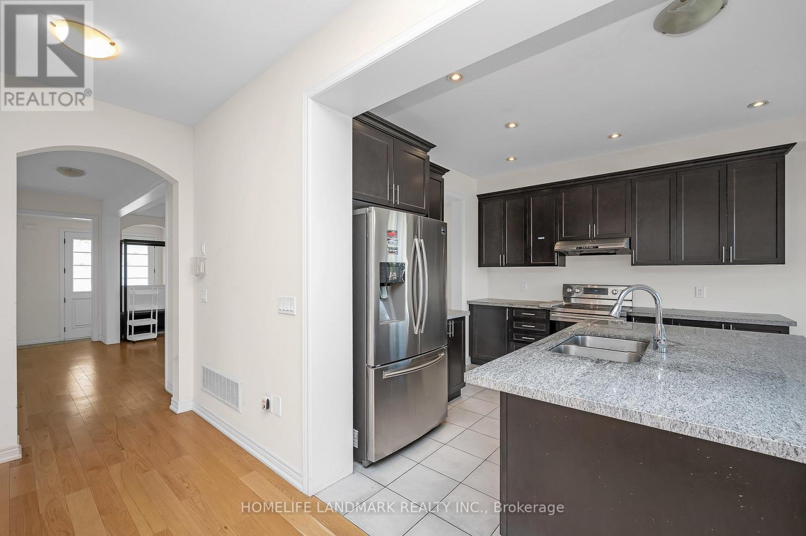8 Dougherty Court, Hamilton, Ontario  L9K 0H7 - Photo 6 - X12420372