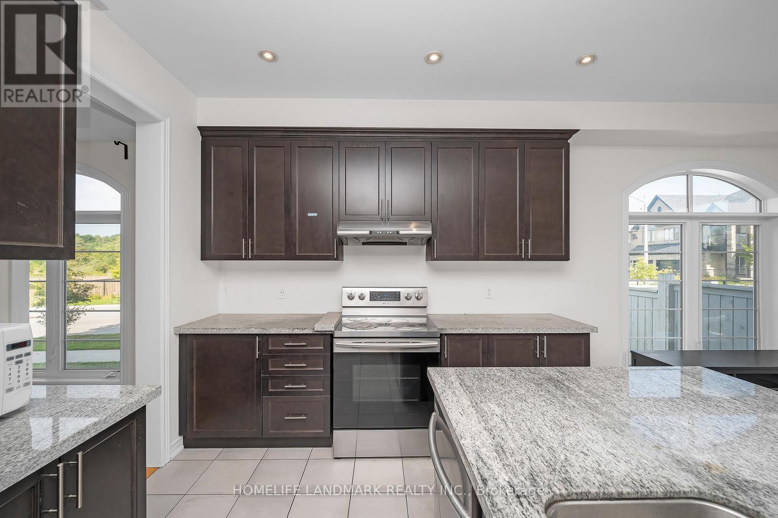 8 Dougherty Court, Hamilton, Ontario  L9K 0H7 - Photo 7 - X12420372