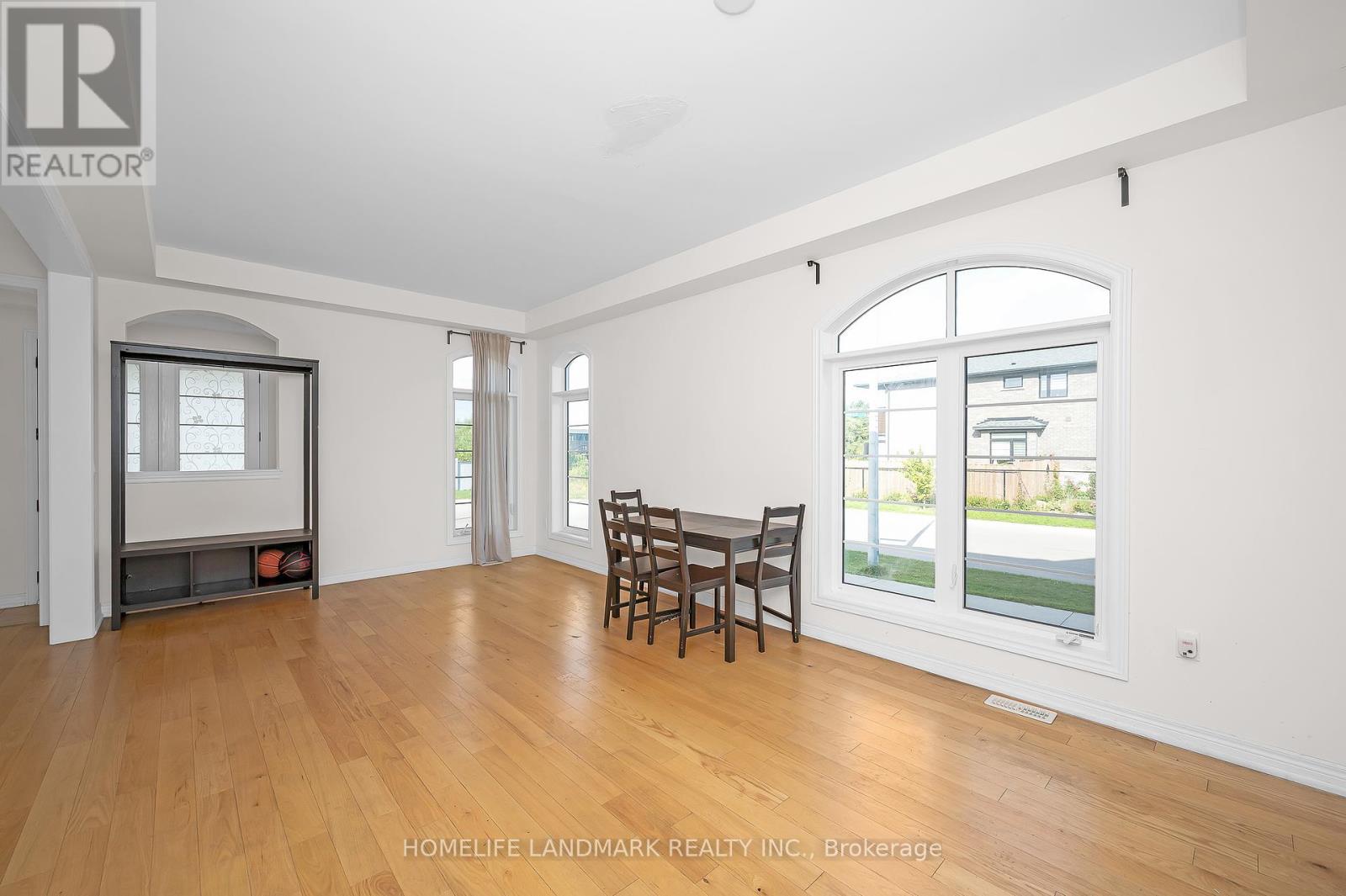 8 Dougherty Court, Hamilton, Ontario  L9K 0H7 - Photo 8 - X12420381