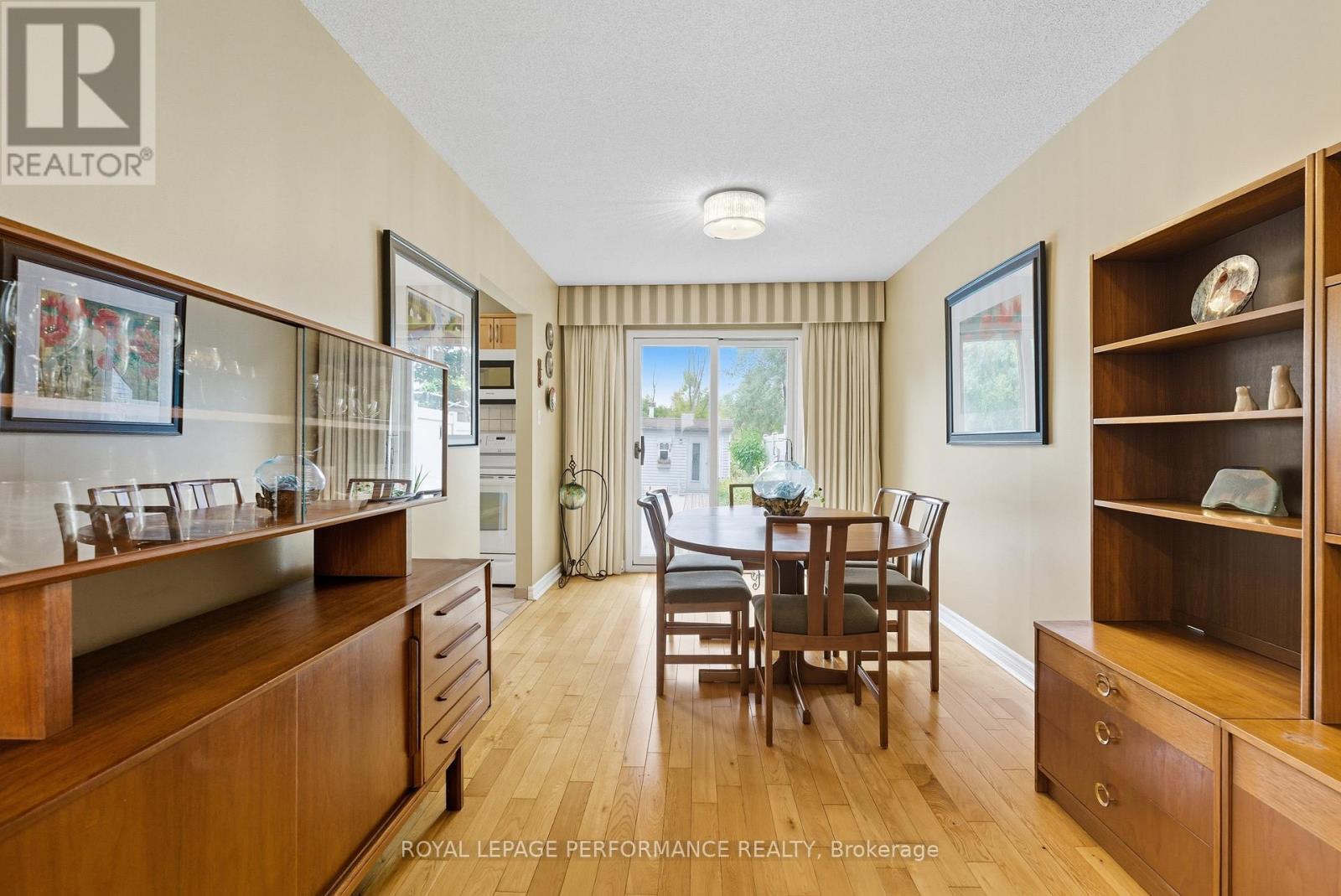 2463 Orient Park Drive, Ottawa, Ontario  K1B 4N2 - Photo 10 - X12418941