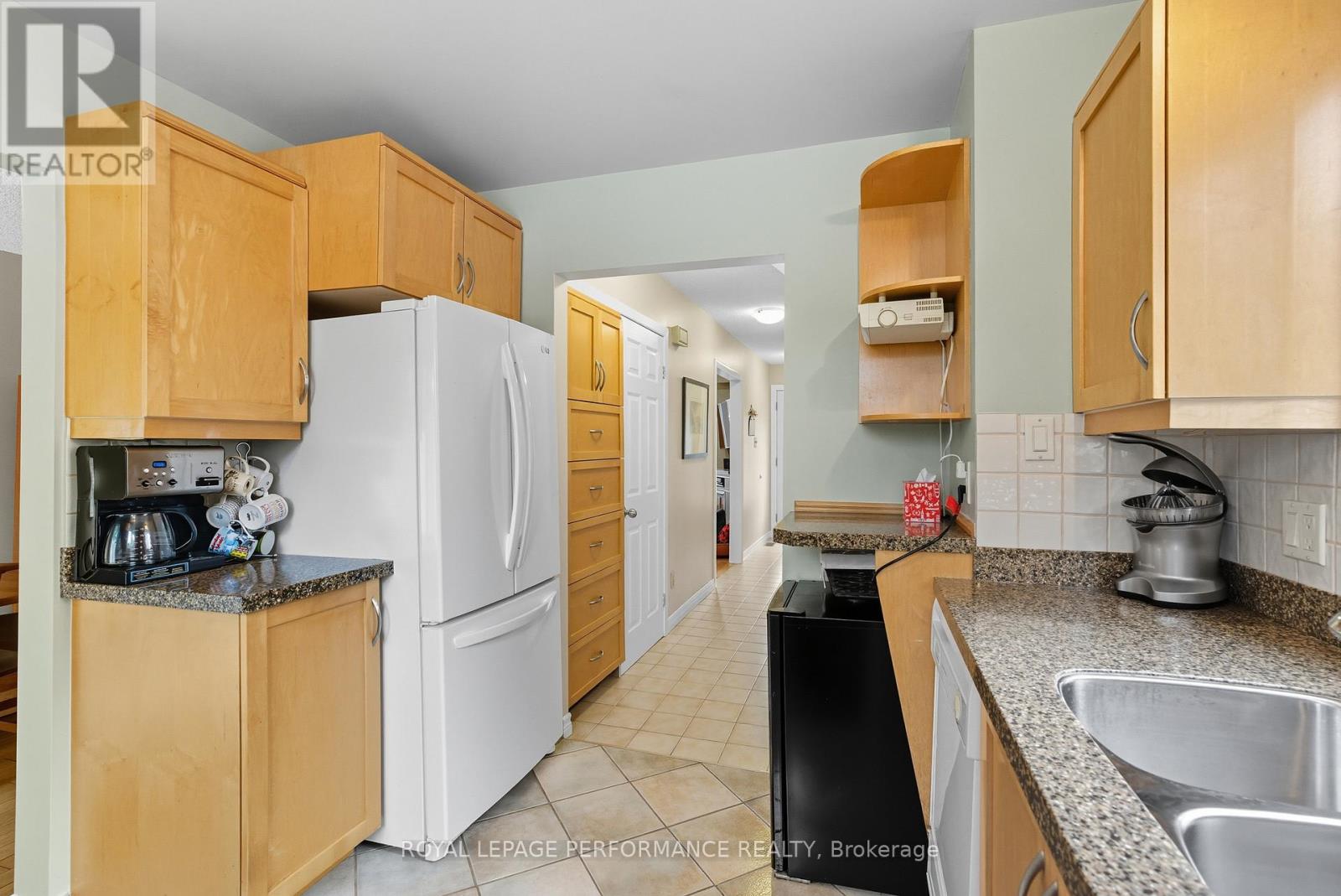 2463 Orient Park Drive, Ottawa, Ontario  K1B 4N2 - Photo 16 - X12418941
