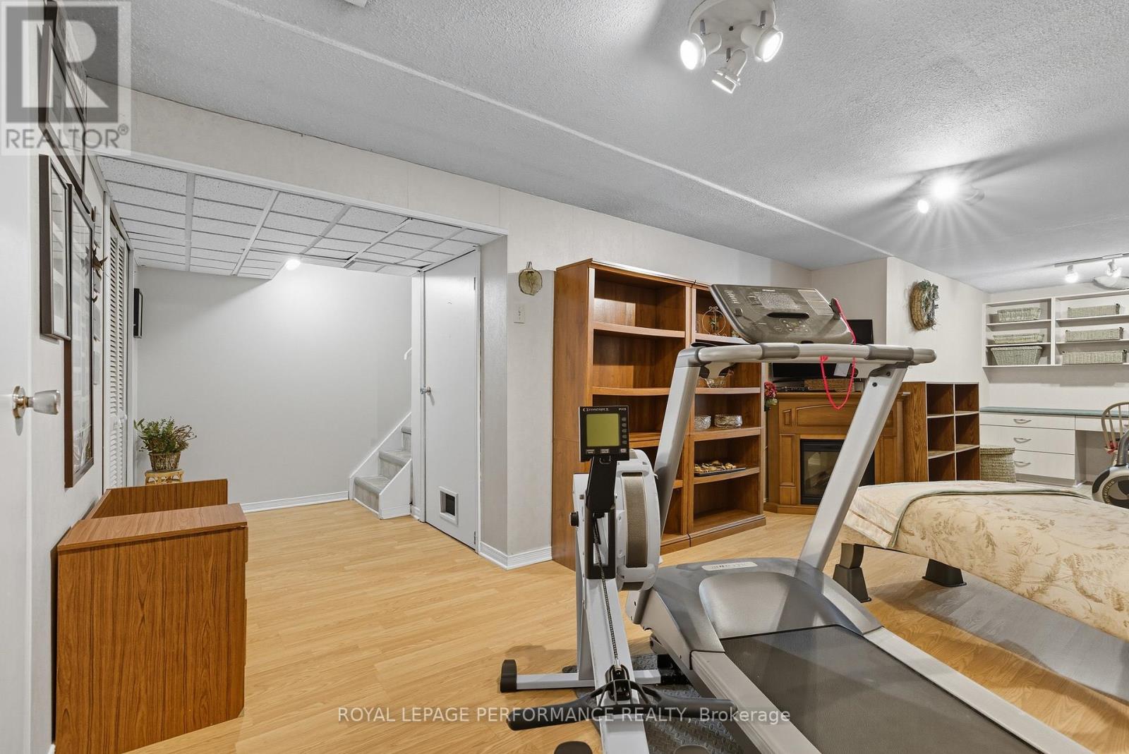 2463 Orient Park Drive, Ottawa, Ontario  K1B 4N2 - Photo 29 - X12418941