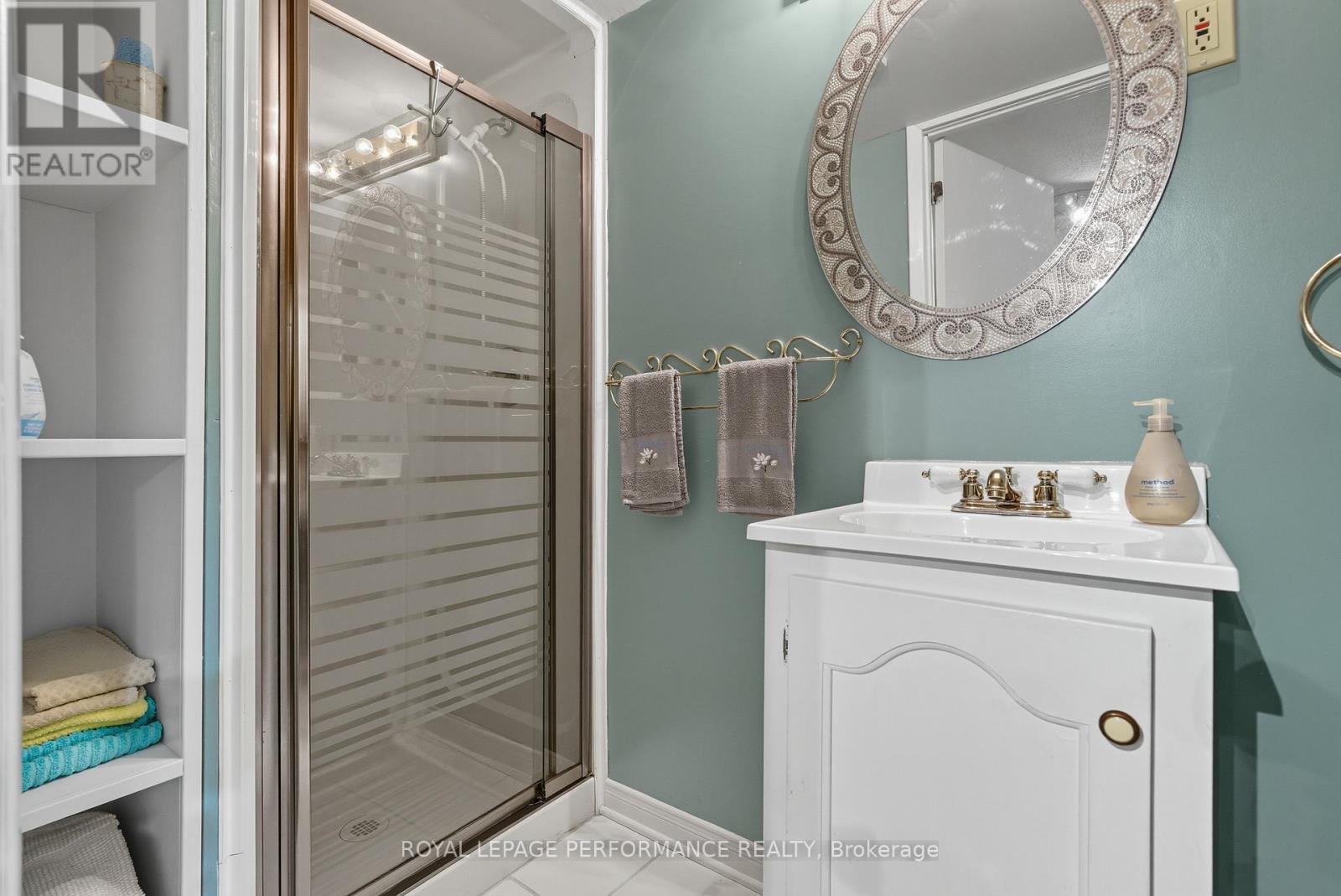 2463 Orient Park Drive, Ottawa, Ontario  K1B 4N2 - Photo 31 - X12418941