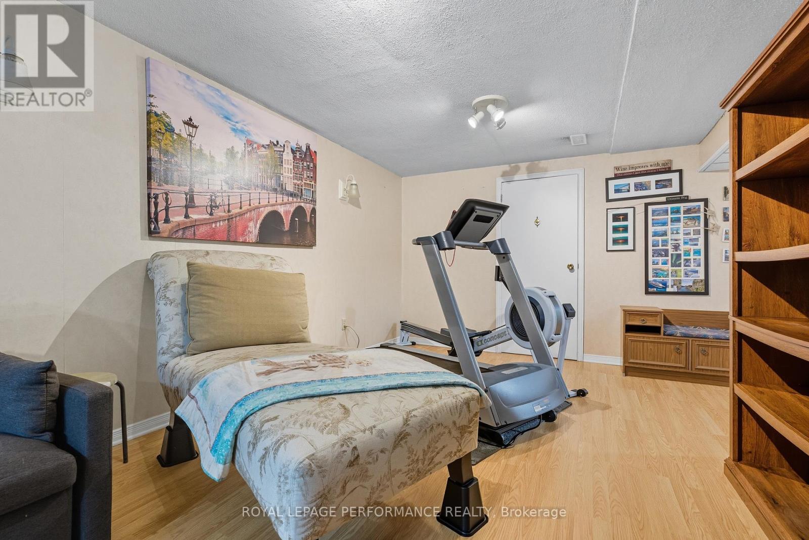 2463 Orient Park Drive, Ottawa, Ontario  K1B 4N2 - Photo 30 - X12418941