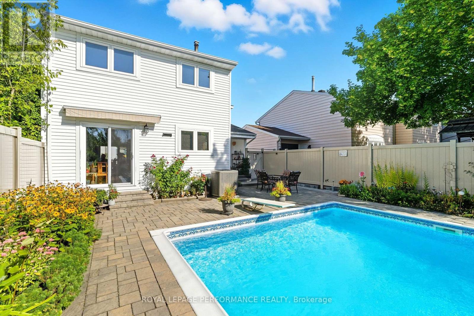 2463 Orient Park Drive, Ottawa, Ontario  K1B 4N2 - Photo 36 - X12418941
