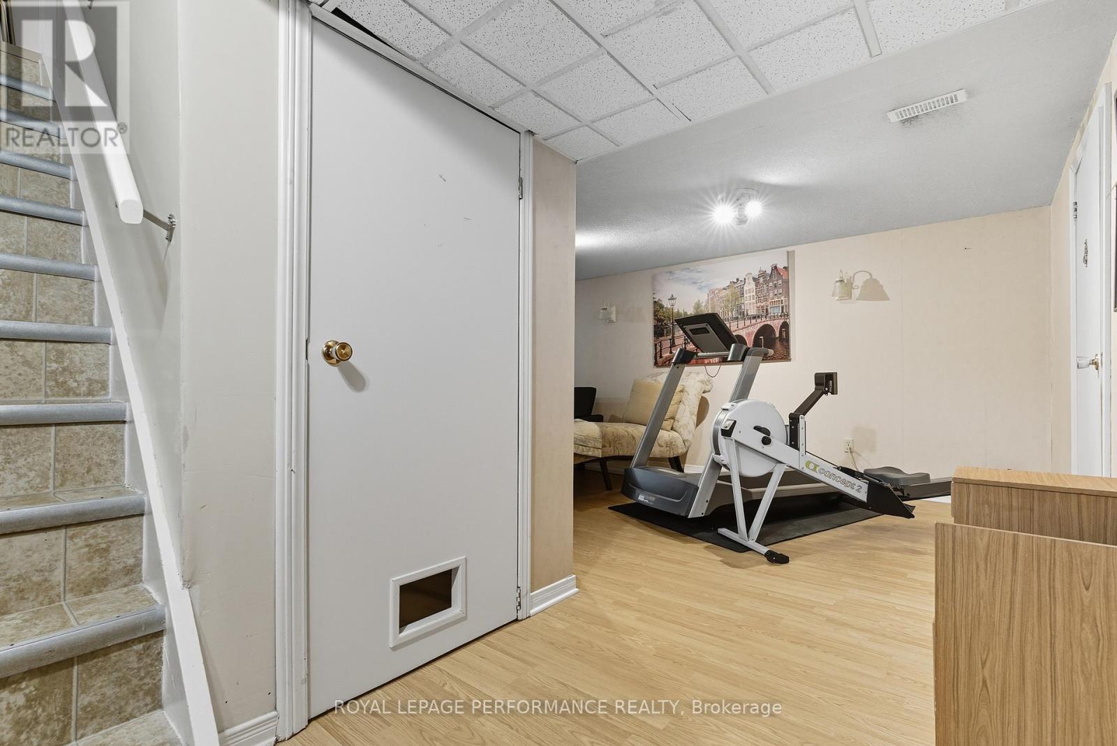 2463 Orient Park Drive, Ottawa, Ontario  K1B 4N2 - Photo 28 - X12418941