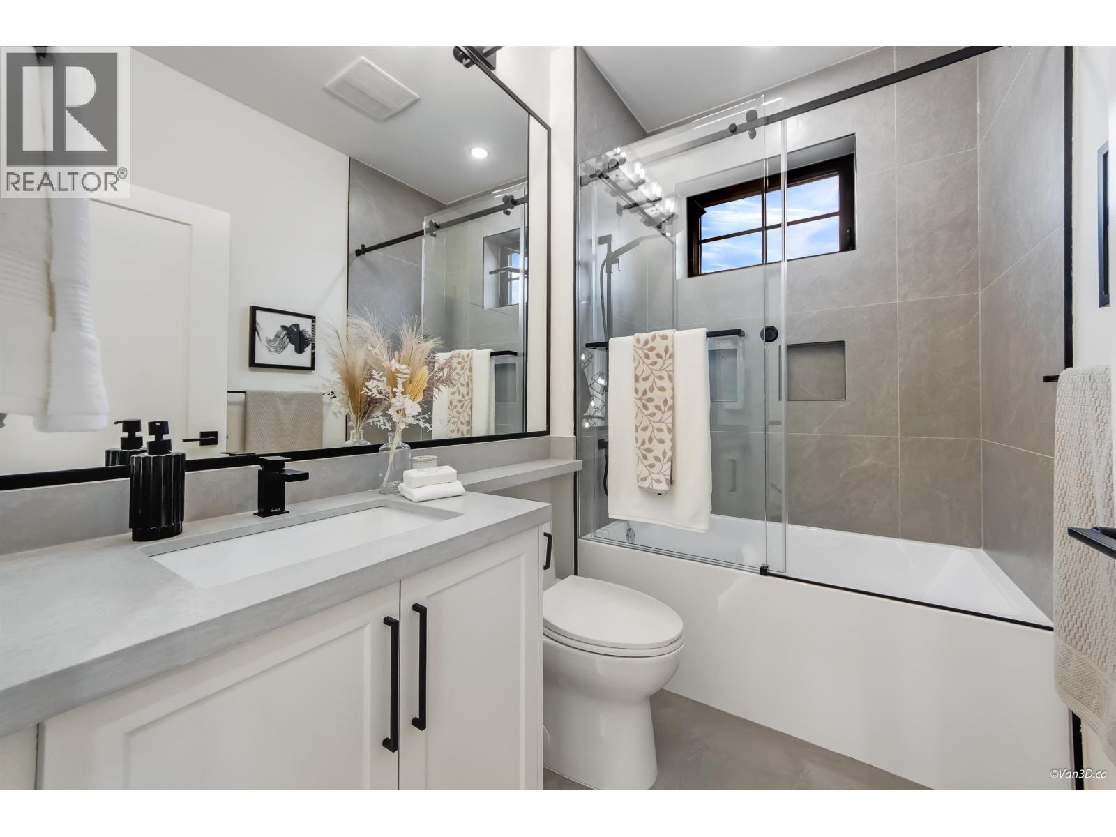 1347 E 64th Avenue, Vancouver, British Columbia  V5X 2P2 - Photo 10 - R3050999