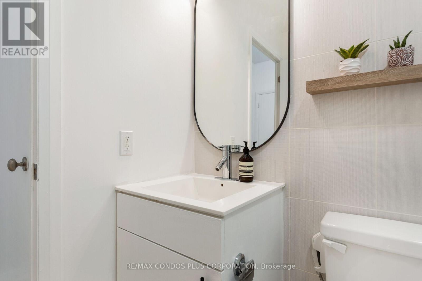 101 - 111 Elizabeth Street, Toronto, Ontario  M5G 1P7 - Photo 18 - C12420386