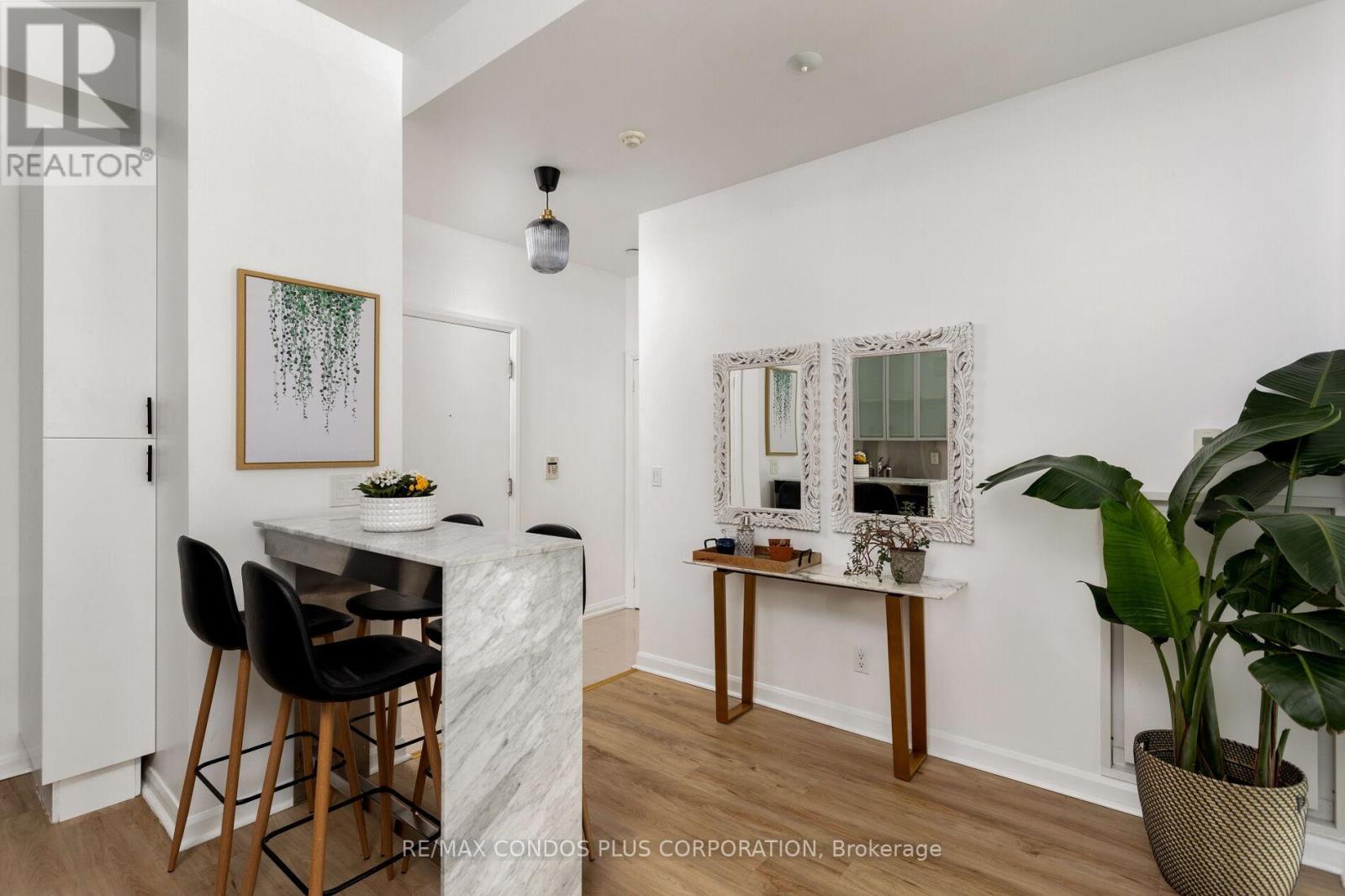 101 - 111 Elizabeth Street, Toronto, Ontario  M5G 1P7 - Photo 2 - C12420386