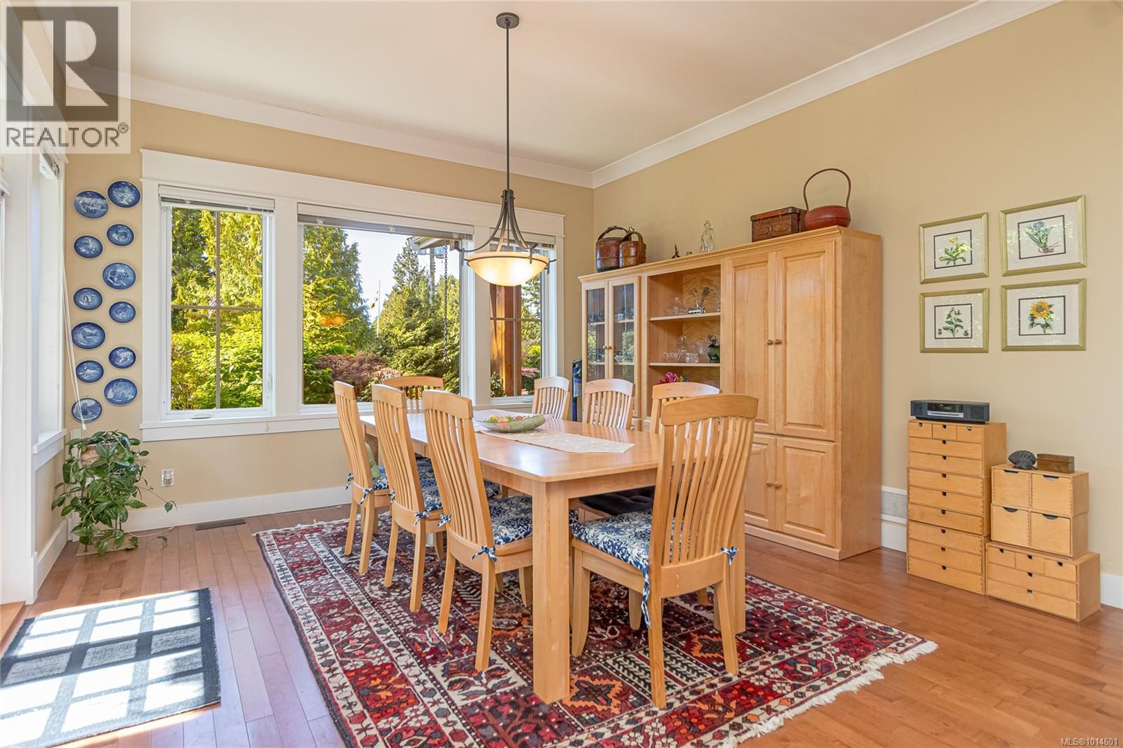 Property at 598 Arbutus St image 2