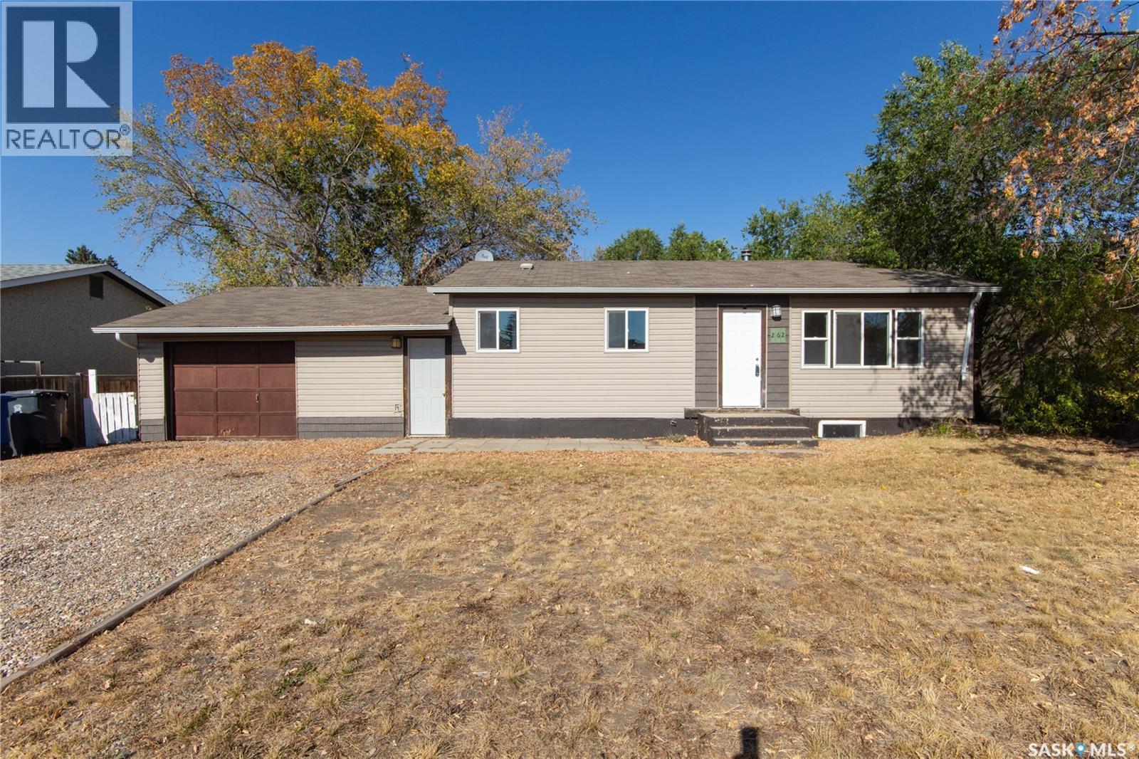 262 21st Street W, Battleford, Saskatchewan  S0M 0E0 - Photo 1 - SK993966