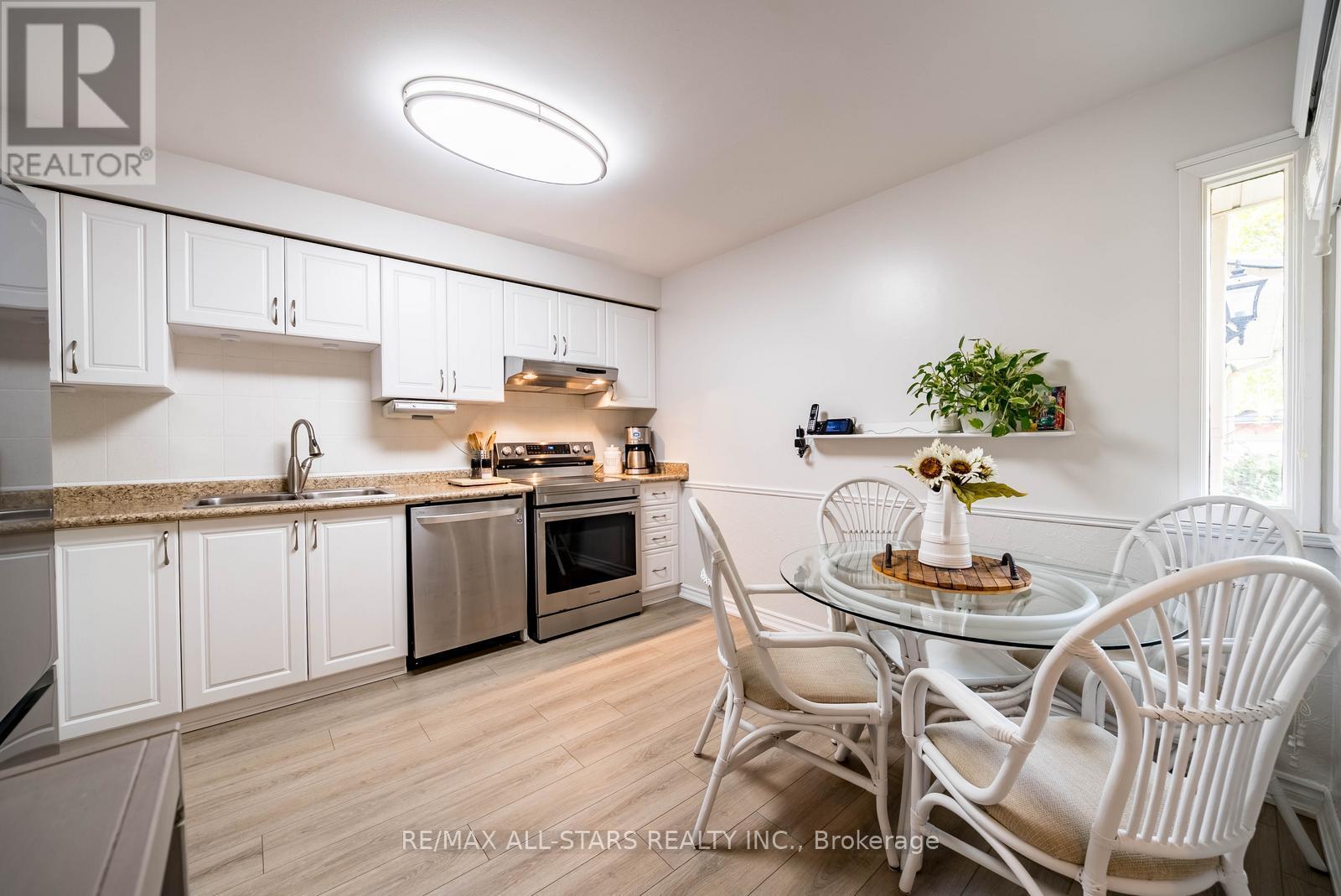 9 Steepleview Crescent, Richmond Hill, Ontario  L4C 9R1 - Photo 10 - N12410853