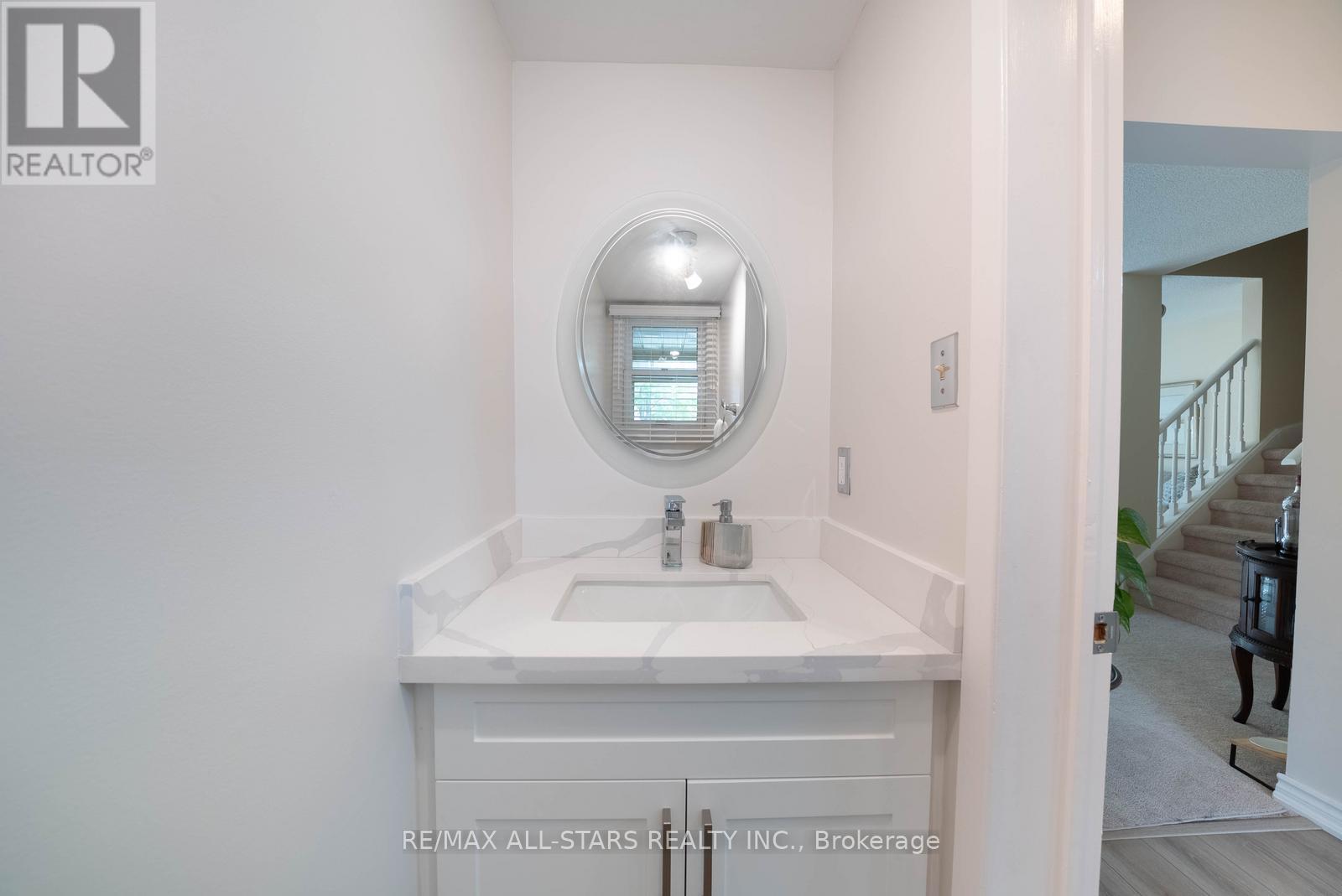9 Steepleview Crescent, Richmond Hill, Ontario  L4C 9R1 - Photo 12 - N12410853