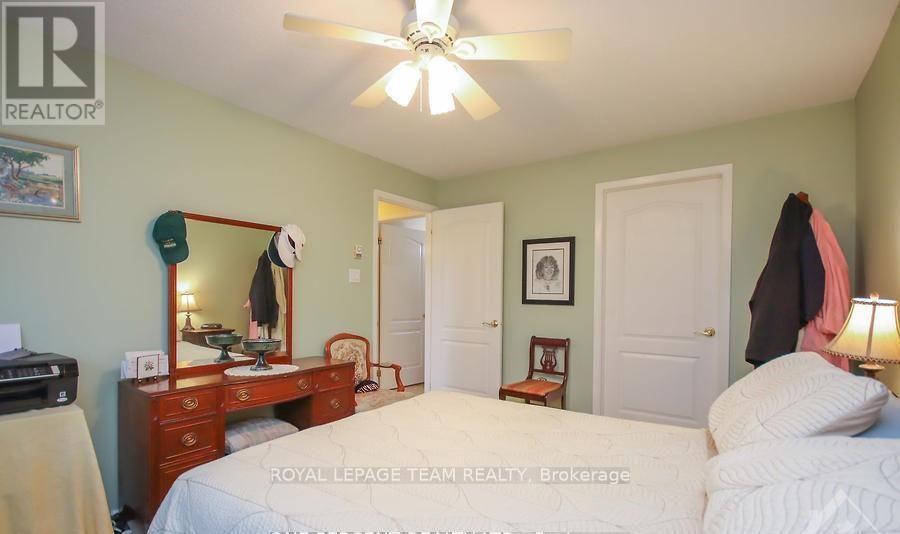 406 - 270 Brittany Drive, Ottawa, Ontario  K1K 4M3 - Photo 11 - X12420396