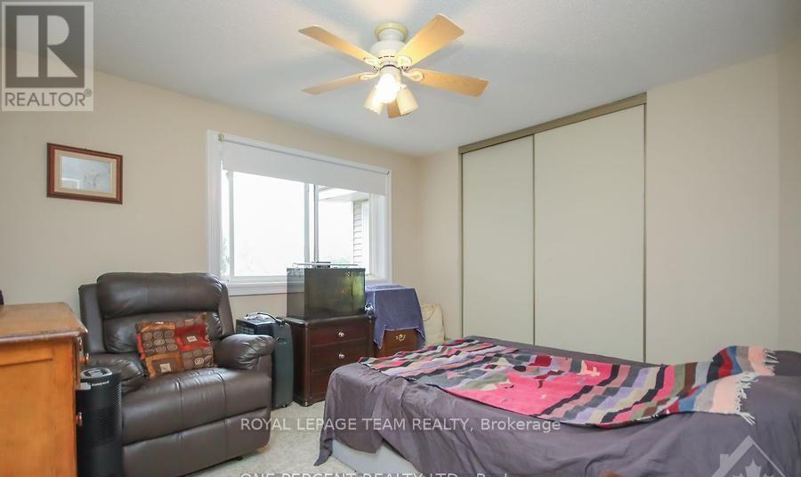 406 - 270 Brittany Drive, Ottawa, Ontario  K1K 4M3 - Photo 13 - X12420396