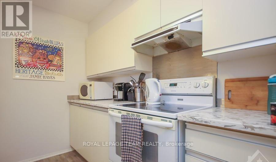 406 - 270 Brittany Drive, Ottawa, Ontario  K1K 4M3 - Photo 3 - X12420396