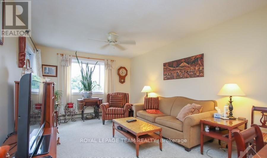 406 - 270 Brittany Drive, Ottawa, Ontario  K1K 4M3 - Photo 6 - X12420396