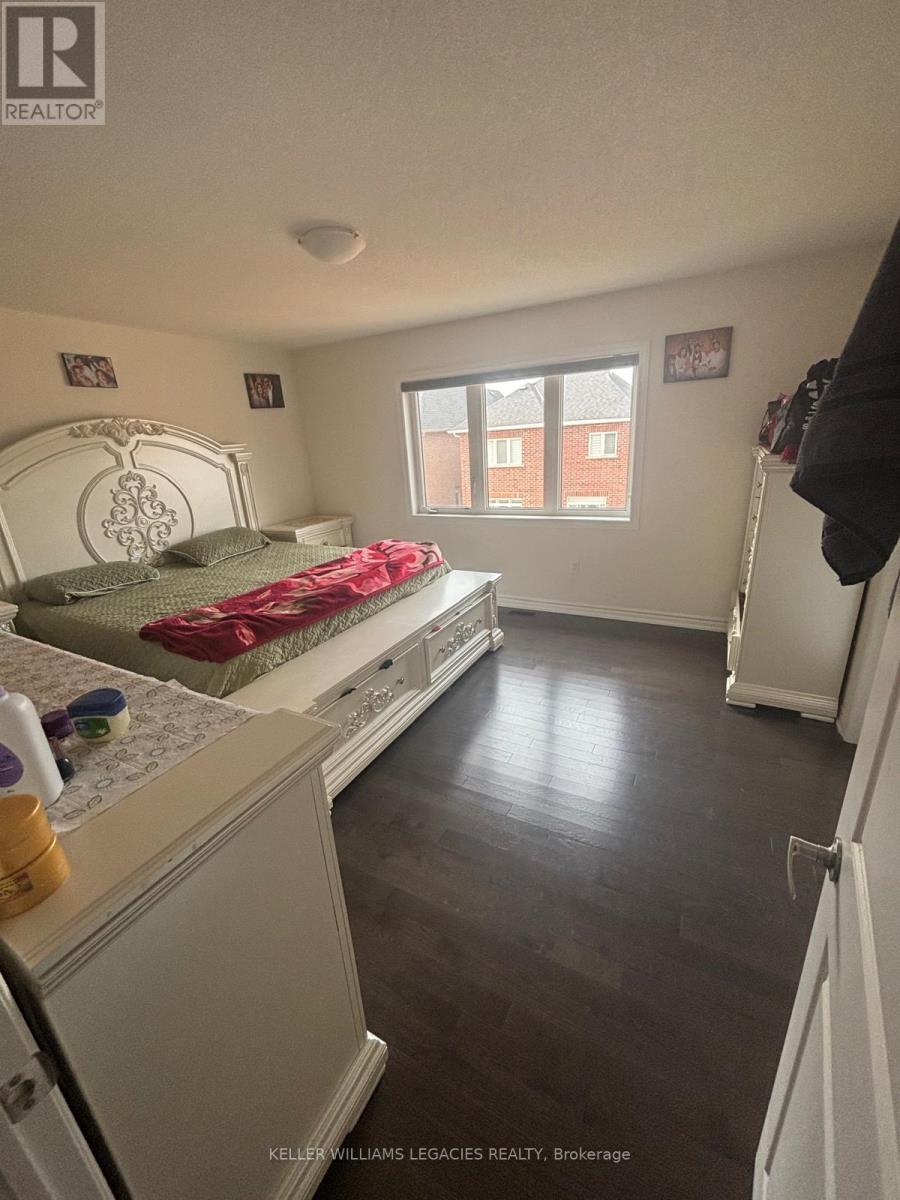 2300 Grainger Loop, Innisfil, Ontario  L9S 0M9 - Photo 15 - N12349482