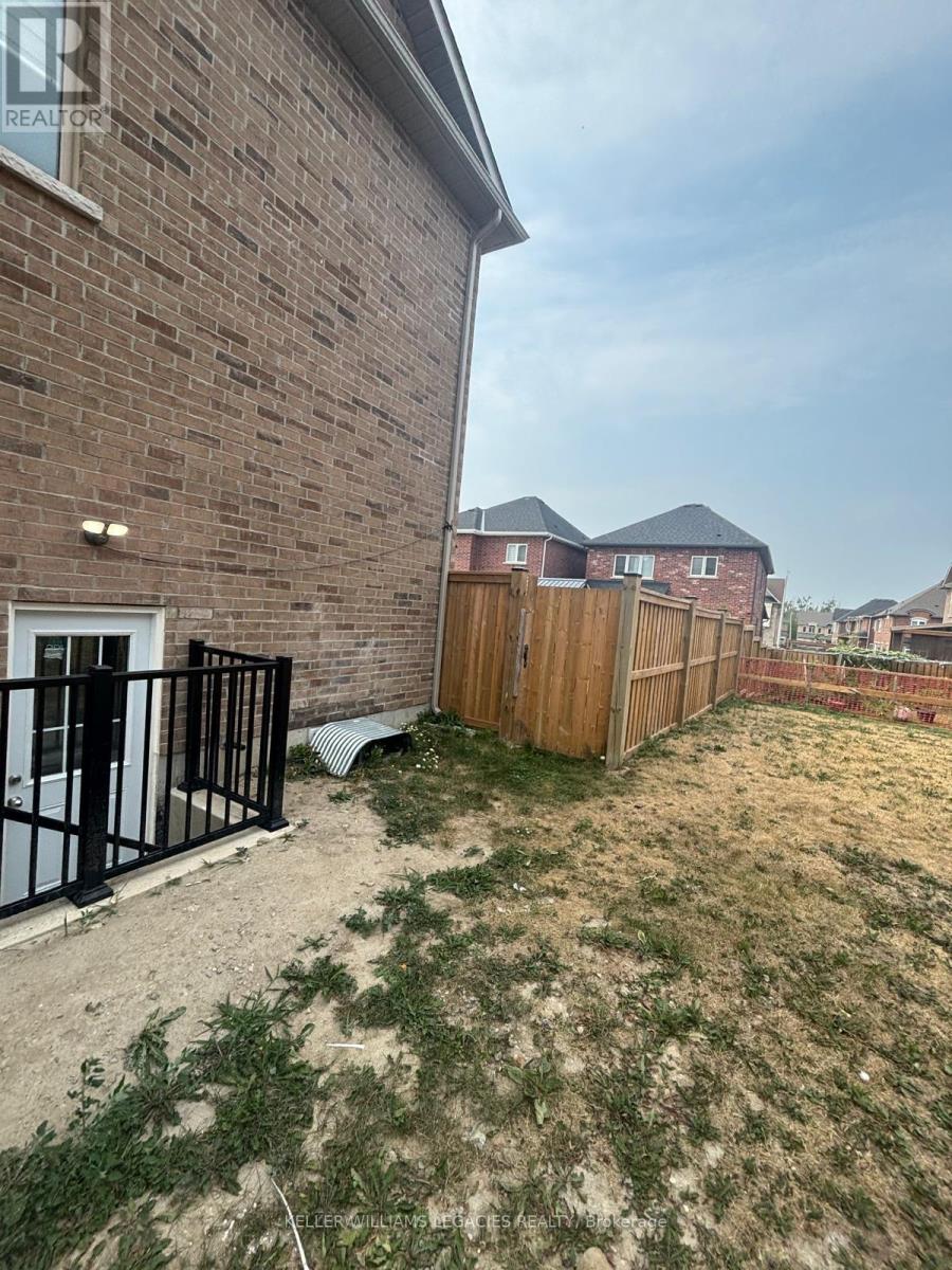 2300 Grainger Loop, Innisfil, Ontario  L9S 0M9 - Photo 18 - N12349482