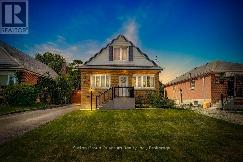 662 Upper Sherman Avenue, Hamilton, Ontario  L8V 3M5 - Photo 2 - X12392724