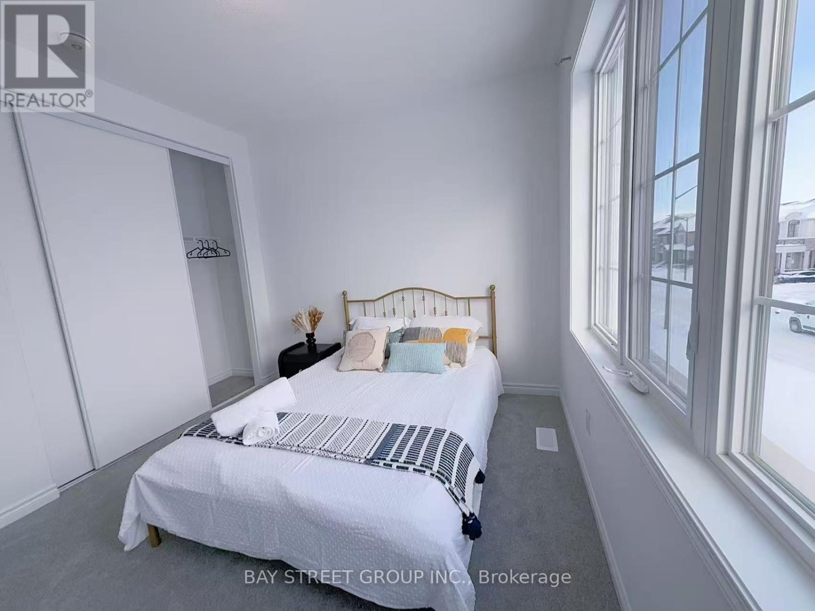 704 Mika Street, Innisfil, Ontario  L9S 0R7 - Photo 10 - N12420409