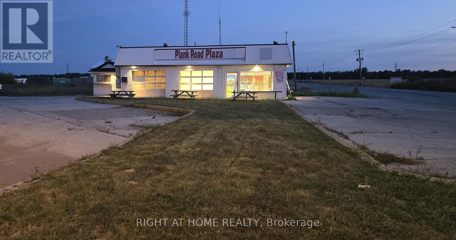 1501 PLANK ROAD, Sarnia, Ontario