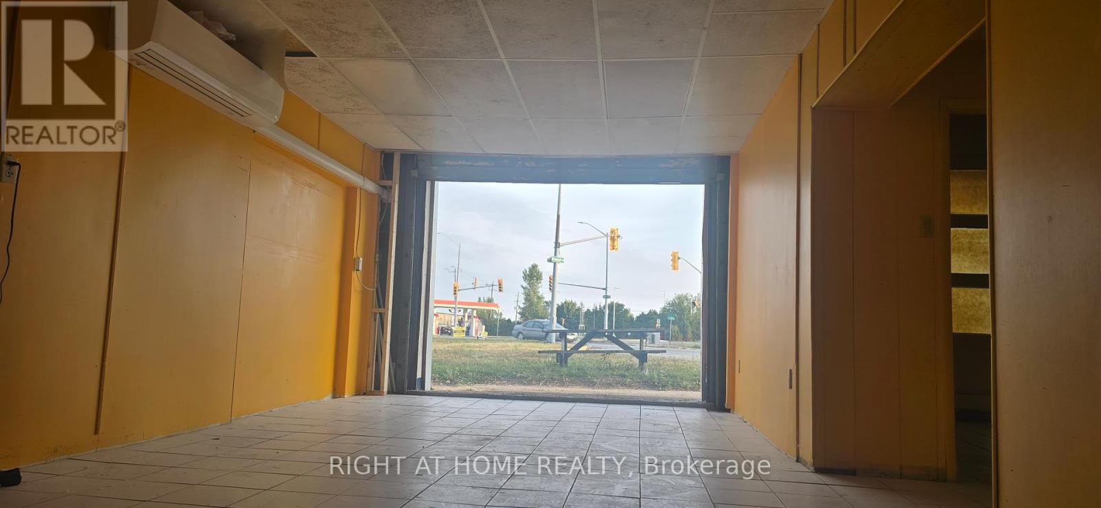 1501 Plank Road, Sarnia, Ontario  N7T 7H5 - Photo 20 - X12420400