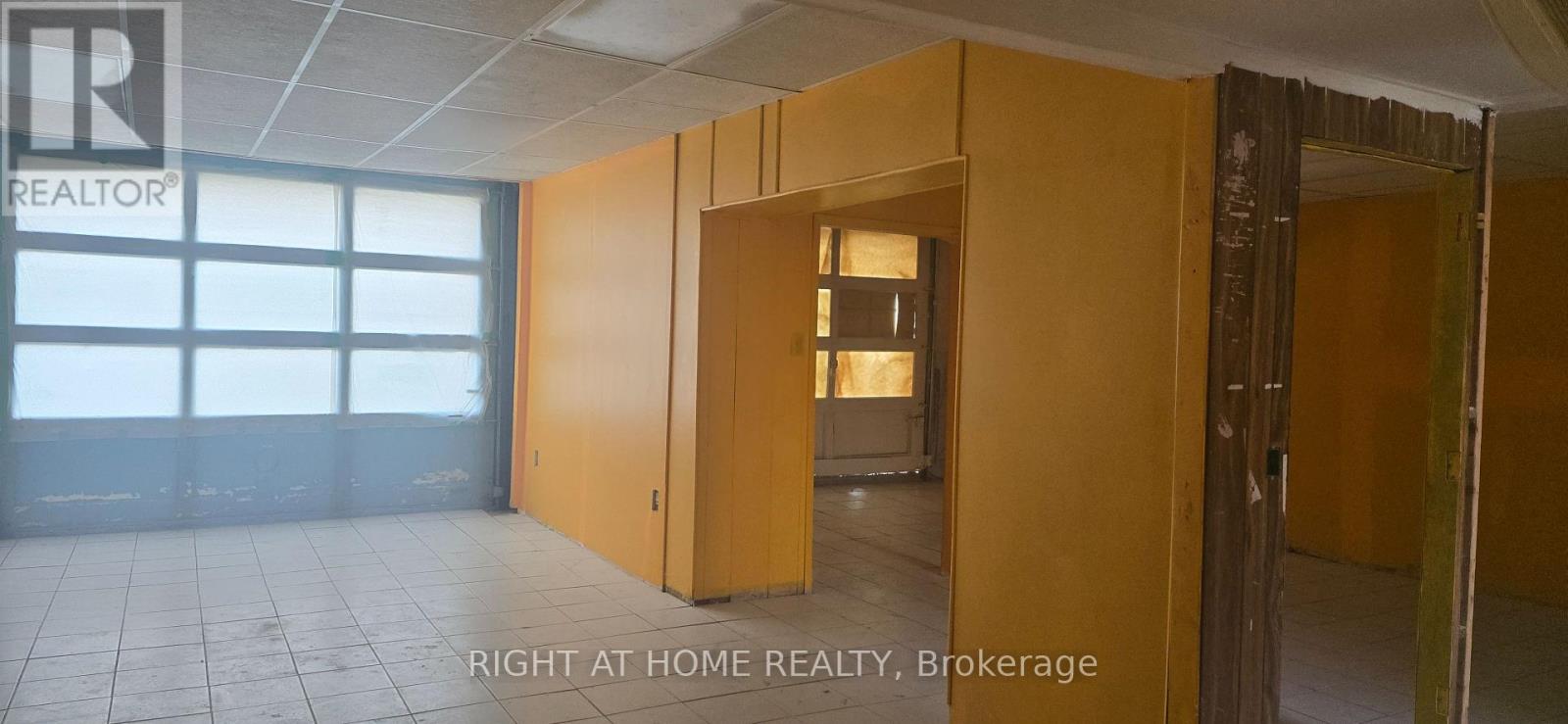 1501 Plank Road, Sarnia, Ontario  N7T 7H5 - Photo 22 - X12420400