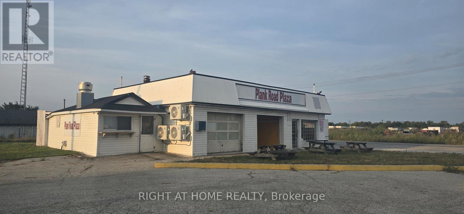 1501 Plank Road, Sarnia, Ontario  N7T 7H5 - Photo 3 - X12420400