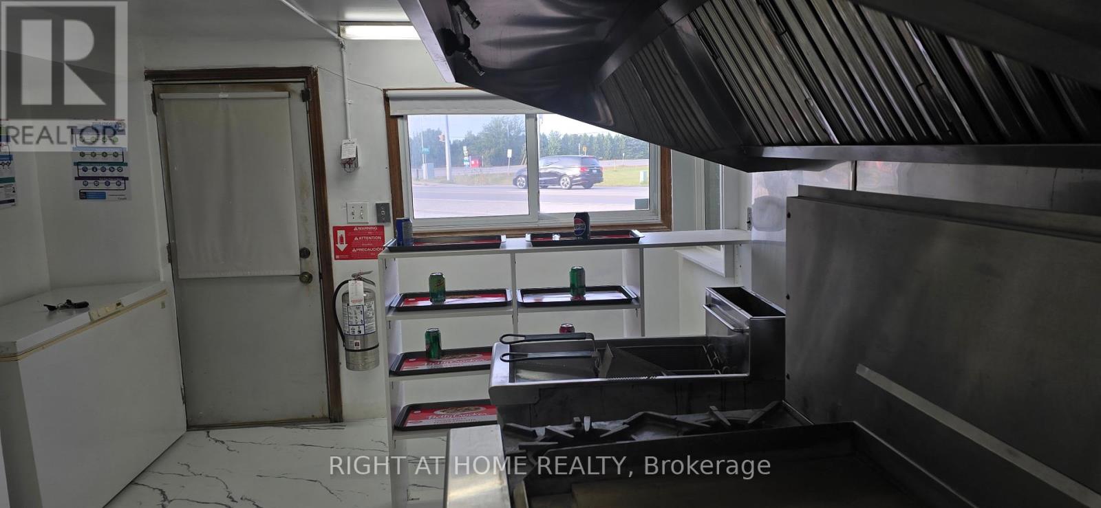 1501 Plank Road, Sarnia, Ontario  N7T 7H5 - Photo 30 - X12420400