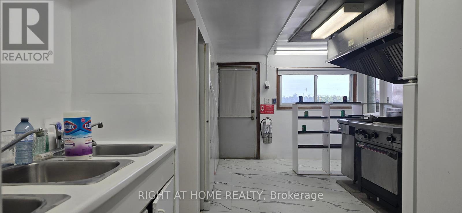 1501 Plank Road, Sarnia, Ontario  N7T 7H5 - Photo 31 - X12420400