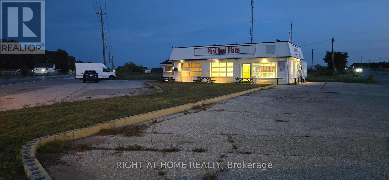 1501 Plank Road, Sarnia, Ontario  N7T 7H5 - Photo 4 - X12420400