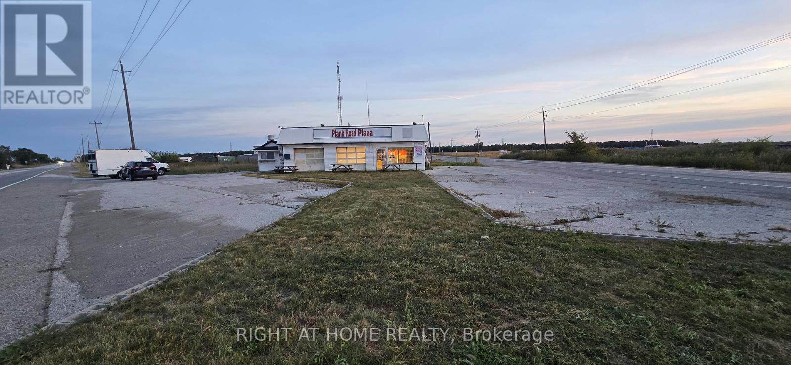 1501 Plank Road, Sarnia, Ontario  N7T 7H5 - Photo 5 - X12420400